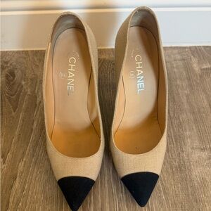CHANEL Cream and Black Heels Timeless Two-Tone Elegance